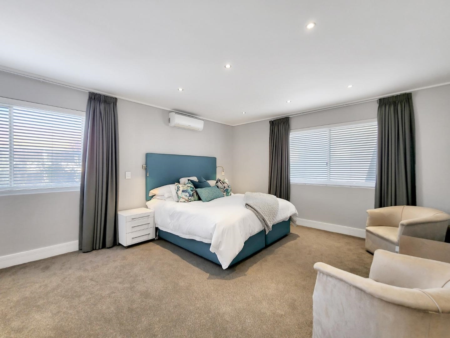 2 Bedroom Property for Sale in Sea Point Western Cape